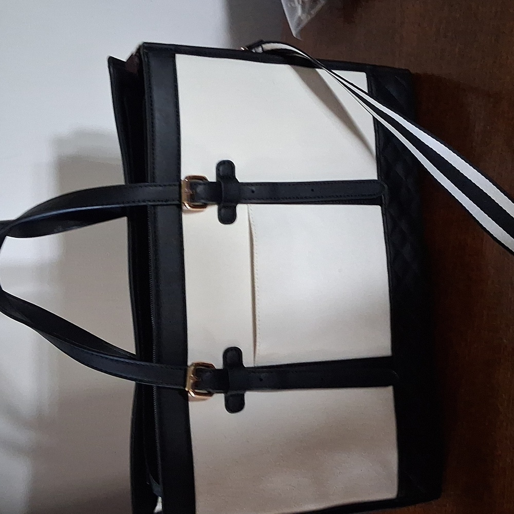 Lovevook Black and White Quilted Tote with Crossbody Strap - Picture 14 of 16